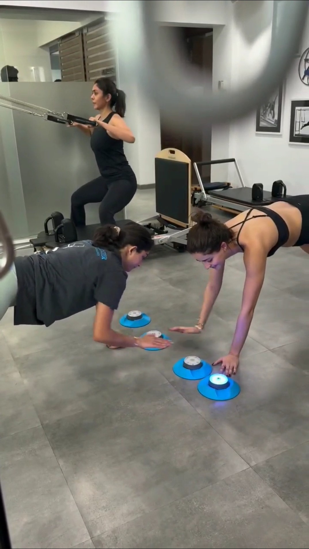 #mrunalthakur #ananyapanday #dhvanibhanushali 's fun-filled Pilates session ? #filmykalakar