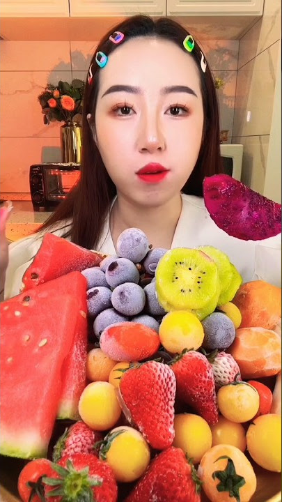 makan buah-buahan Gadis Cina pertama kali membuat video #shorts