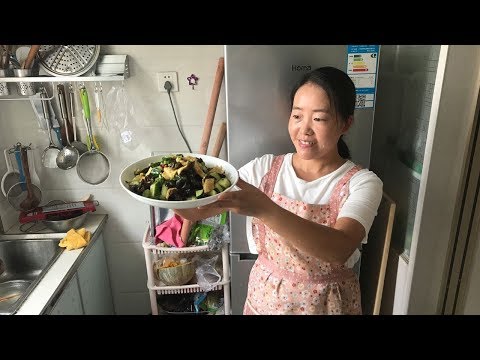 木耳别再炒着吃了，媳妇扔2个鸡蛋，酸爽可口，一顿能多吃2碗饭