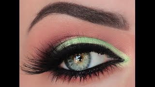 Warm Green Cut Crease Makeup Tutorial
Music Payday-Jason Farnham
The products I used in this video are:
Brushes:
1.Sigma Brushes ( E37,E48,F64,E45,E54) http://www.sigmabeauty.com/?Click=490963
2.MAC 159
3.Morphe (C160-1/8, Duo Fibre, Spot concealer)
4.Mac 213
5.Mac 239 Brush
Eyes:
1.Makeup Geek (Chickadee,Frappe,Shimma shimma, Corrupt,Bitten)
2.Coastal Scents 252 Palette
3.Urban Decay 24/7 glide on pencil- Perversion
4.Tarte Aqualillies Amazonian clay waterproof gel liner
6.Flutter lashes Serena and Christy
7.Anastasia Beverly Hills Dip Brow Ebony
Face:
1.Tarte Amazonian Clay BB tinted Moisturiser
2.Anastasia Beverly Hills Contour Kit
3.Mac Dainty Blush
( please not that you can use whatever products you have, doesnt have to be the exact same ones I used)
Lips:
1.Revlon Colorburst lip butter- Tutti Frutti
Follow my Instagram account
http://instagram.com/maya_mia_y
and Facebook
https://www.facebook.com/007mayamia
xoxo
Maya Warm Green Cut Crease Makeup Tutorial