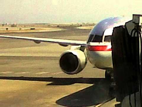 Video: Koji je terminal American Airlinesa u zračnoj luci San Francisco?