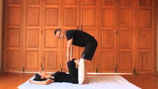 Yoga Mudra - Reviewing Thai Massage Techniques with Kam Thye Chow