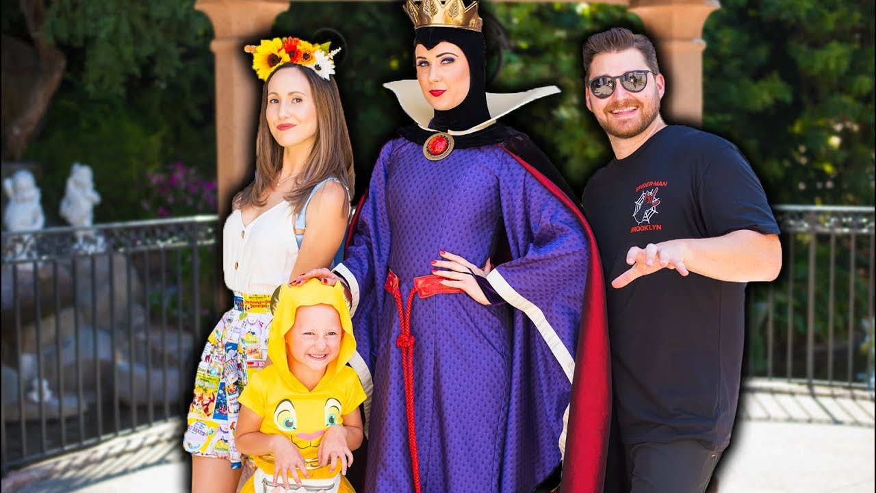 It’s A Spooky Halloween Day In Disneyland!! | Disneyland Vlog