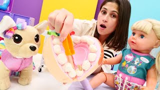 Ayşe Ve Gül Ile Doktor Oyunları. Gül Kabuklu Fıstık Yedikten Sonra Dişi Ağrıyor