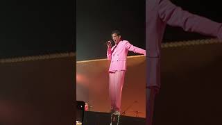 Mika - Salle Pleyel -  We Are Golden et Tiny Love Reprise