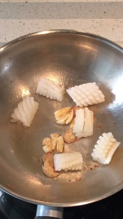 hor-fun-wide-flat-rice-noodles-in-egg-gravy-https-youtu-be
