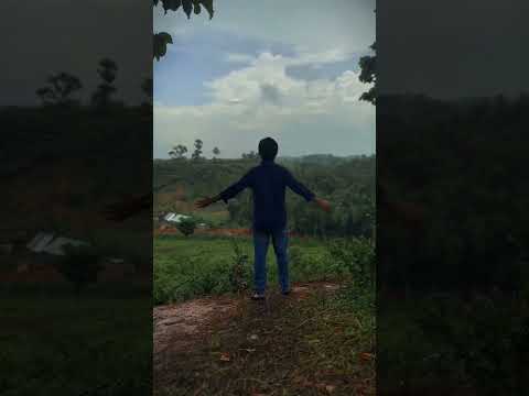 তাই আমি, বৃষ্টি এলেইপাহাড়ের চূড়ায় বসে বর্ষায় ভিজি