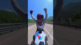 В горах то жарко то холодно на мотоцикле #анютамини #bikergirl