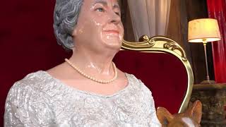 Trauer für Queen Elizabeth in Little Britain Inn Vettelschoß, Gary Blackburn setzt Flagge halbmast