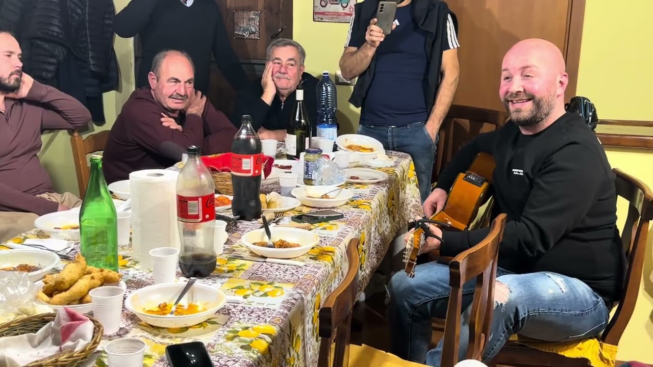 𝙻𝚊 𝚖𝚞𝚝𝚝𝚎𝚝𝚝𝚊 𝚍𝚒 𝙿𝚎𝚙𝚙𝚎 𝚂𝚊𝚙𝚘𝚗𝚎 𝚌𝚘𝚗 𝙲𝚊𝚛𝚖𝚎𝚕𝚘 𝙿𝚊𝚗𝚜𝚎𝚛𝚊 𝚎 𝙶𝚛𝚊𝚣𝚒𝚊𝚗𝚘 𝙵𝚊𝚣𝚣𝚘𝚕𝚊𝚛𝚒