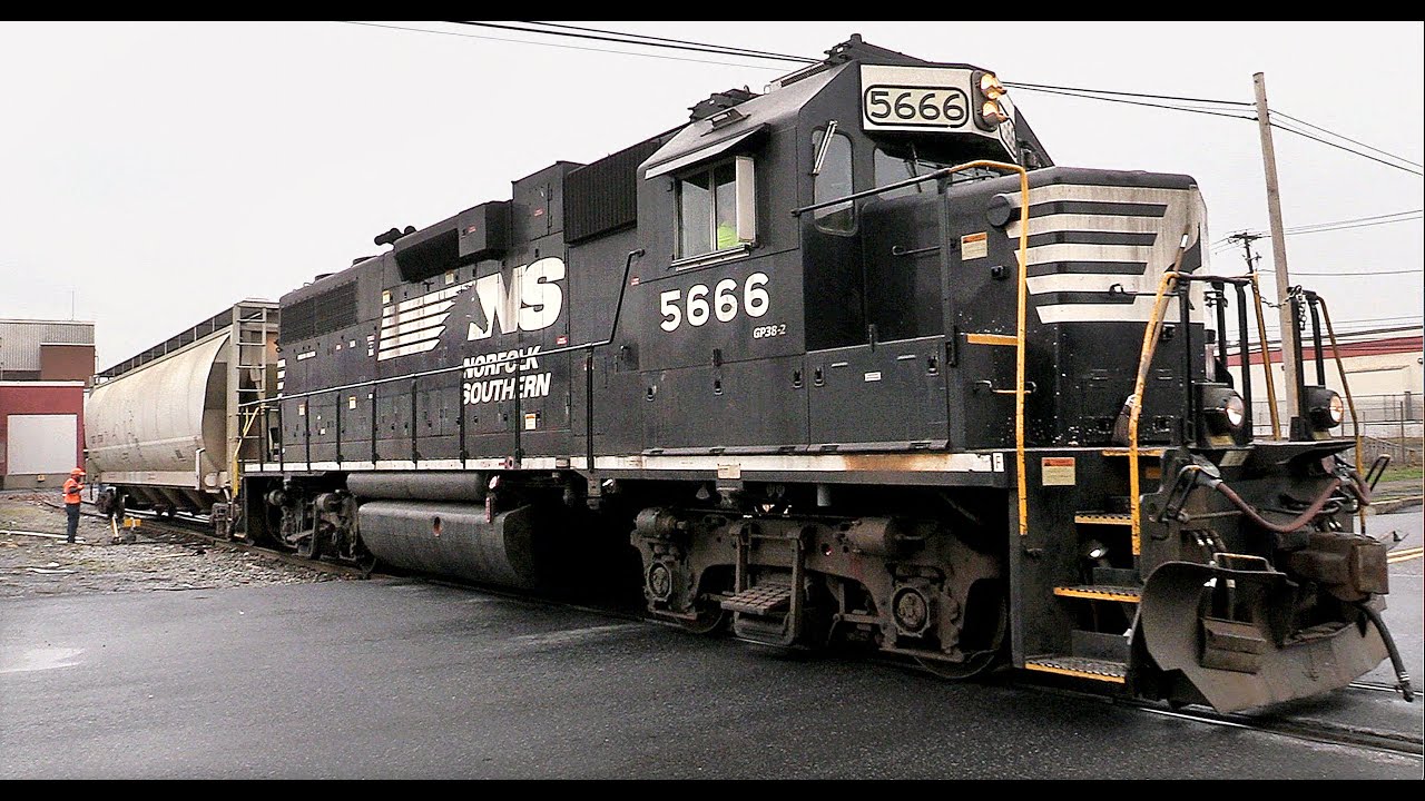 Lots of Horn/Engine: Complete Switch Job at Macaroni Factory, Norfolk Southern Train Harrisburg, Pa.