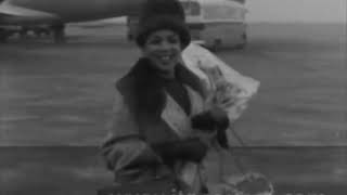 Shirley Bassey arriving in Australia in 1957