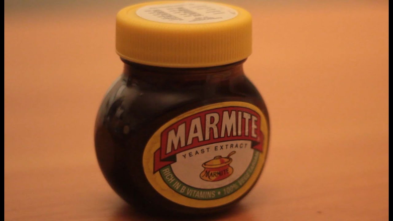 Russians eating Marmite. Русские пробуют английское лакомство. ОбложкаFree #96