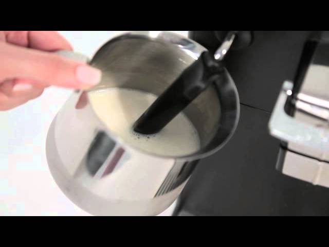 How do you froth milk with a steam wand? - Coolblue - anything for a smile
