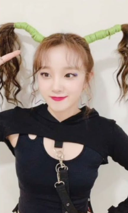 Idols que usaram figurinos estranhos #2 #shorts #kpop #outfit