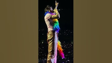 Lights up live hits different #harrystyles #onedirection