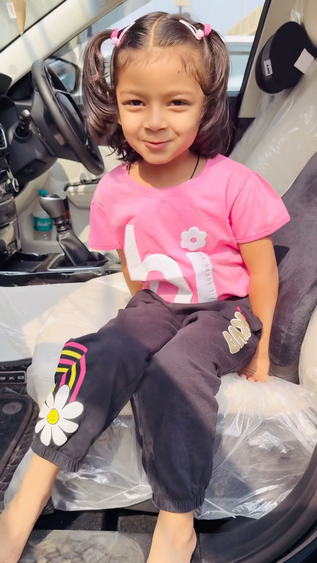 Tooktook ko car driving ati h jo age baithna h?