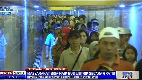 Liburan Natal Monas Dipadati Pengunjung