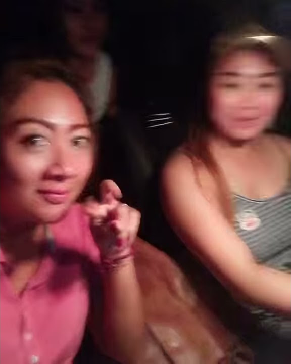 Tante girang asik goyang di mobil