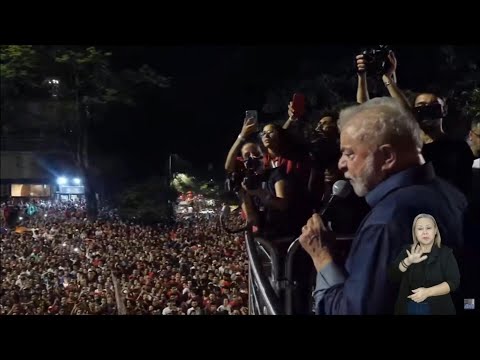 Lula discursa na Av. Paulista | AFP