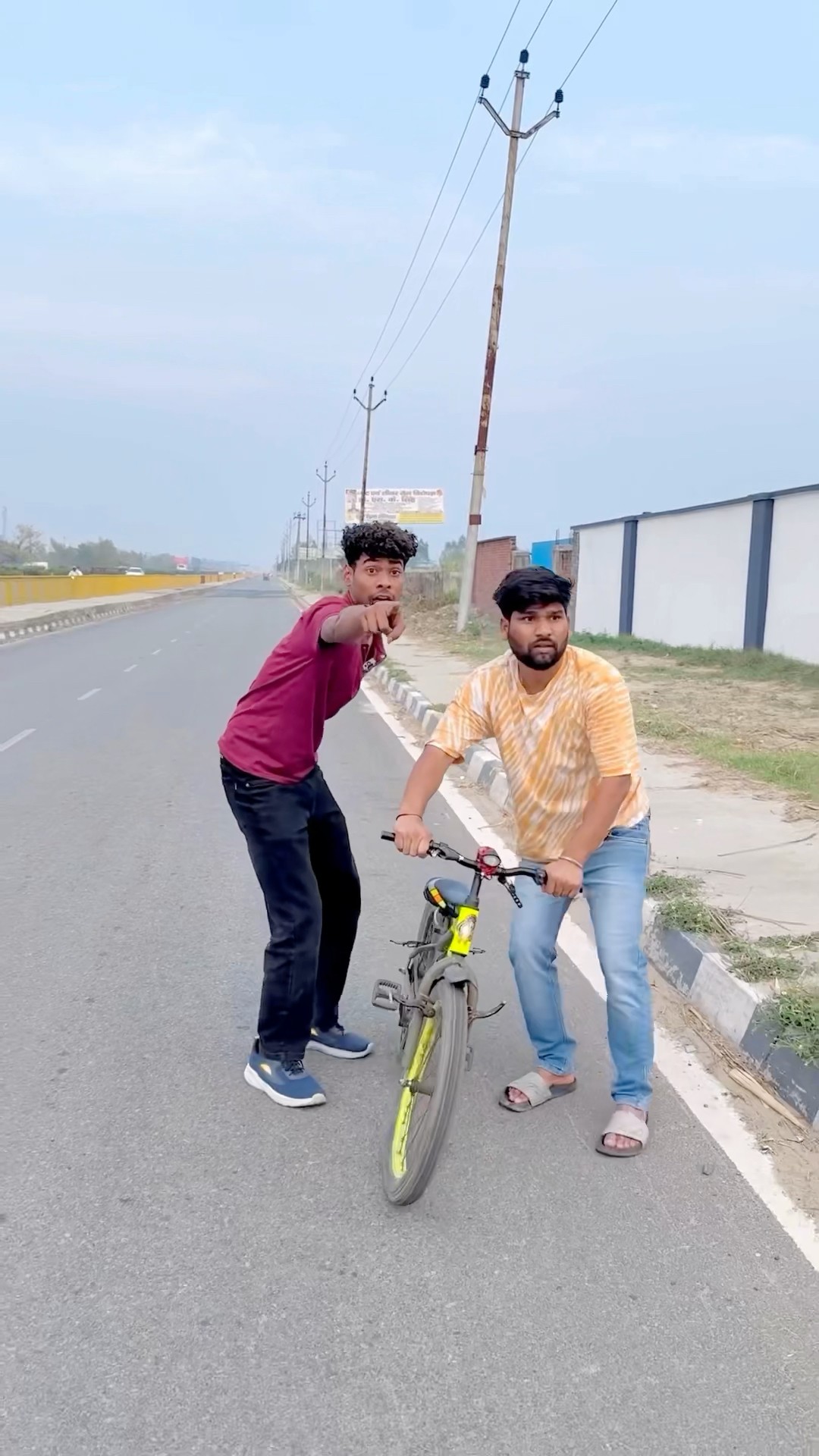 Puru ki cycle se banaya sabka pagal #comedy #funnyvideo #youtubeshorts #shorts #shortsfeed