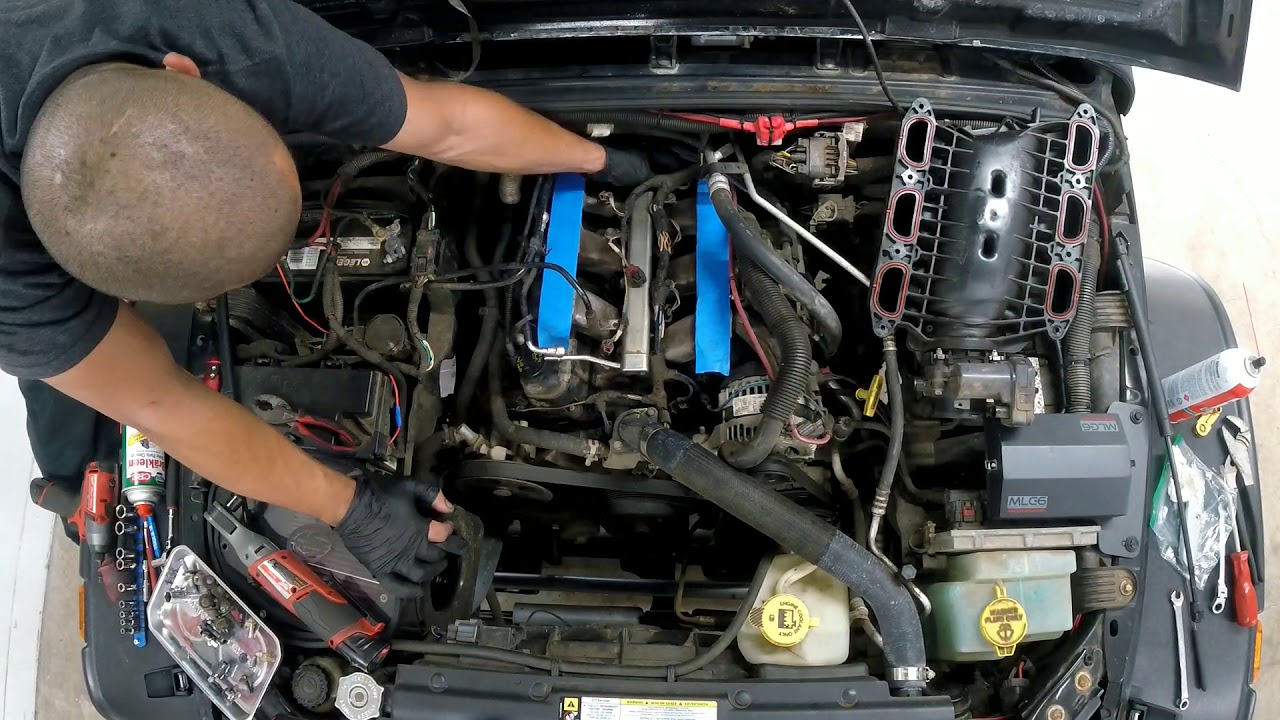 Timelapse 07 jeep wrangler fuel injector replacement - YouTube