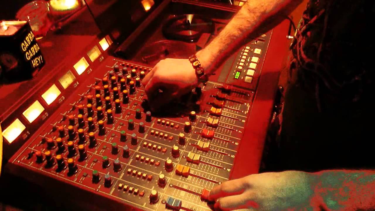 Битмейкер. Full on beat off. Beats in music. Beat video music. Beat video music.