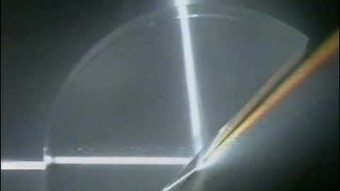 Total Internal reflection in semi-circular glass block.wmv