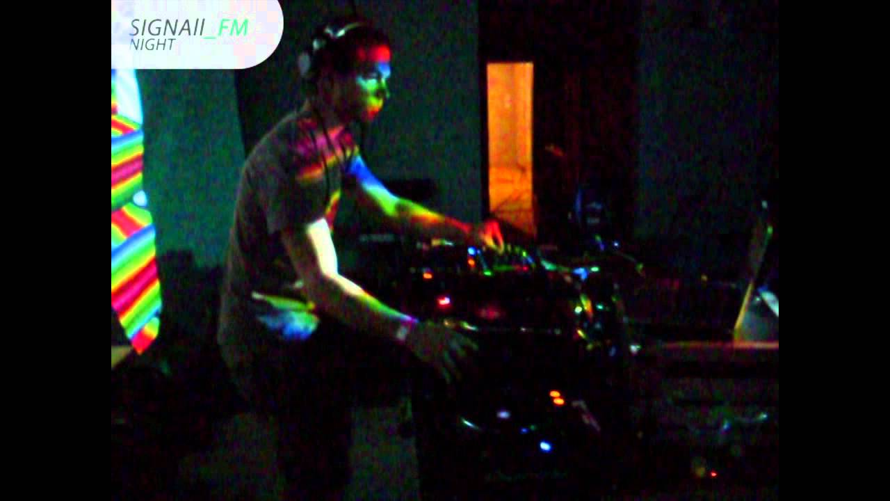 Guarda Es.tereo - Live @ SIGNAll_FM NIGHT (11.11.2011) (Part 1) su YouTube Guarda Es.tereo - Live @ SIGNAll_FM NIGHT (11.11.2011) (Part 1) su YouTube