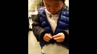 Oscar's tutorial - how to zip up your jacket