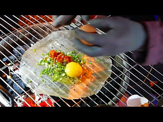 Vietnam Street Food - Vietnamese Pizza / Bánh Tráng Nướng Dalat | Travel Thirsty