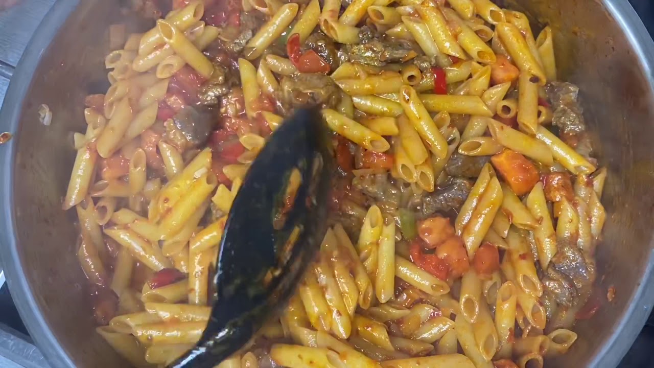 Harika bir makarna harika bir lezzet çabuk bir öğle yemeği başlanmadan pratik makarna