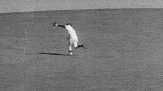 1956 WS Gm5: Mantle's catch keeps perfect game alive screenshot 3