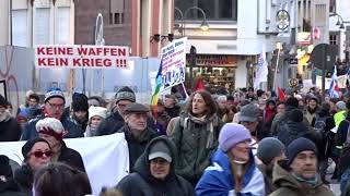 Köln - Demonstration - &quot;Den Frieden gewinnen, nicht den Krieg&quot; vom 25. Februar 2023 - Friedensforum