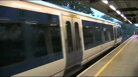 A pair of Chiltern Class 165