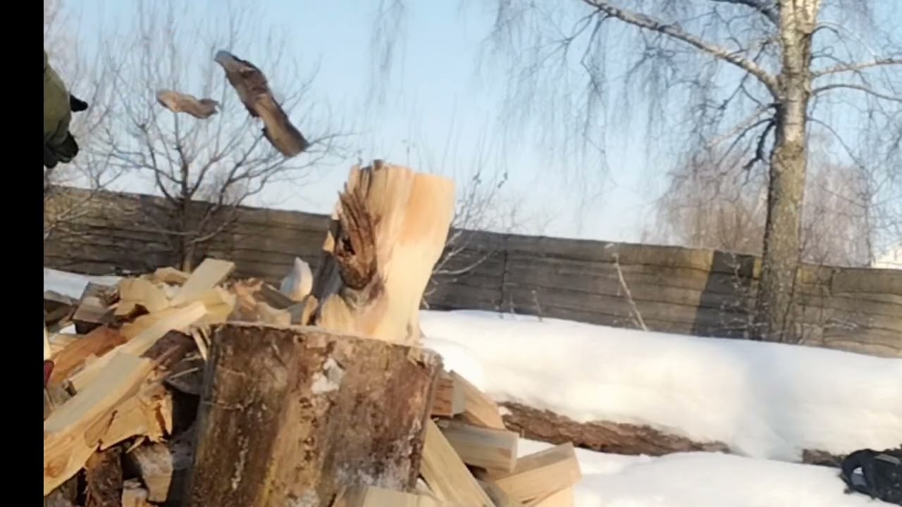 Колка сухой сосны. В -15 топором Dnipro-M Garden Pro 1700.
