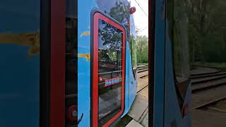 Reclame tram vertrekt met tingels uit Kraayenstein!! #rnet #reclame #denhaag #thehague