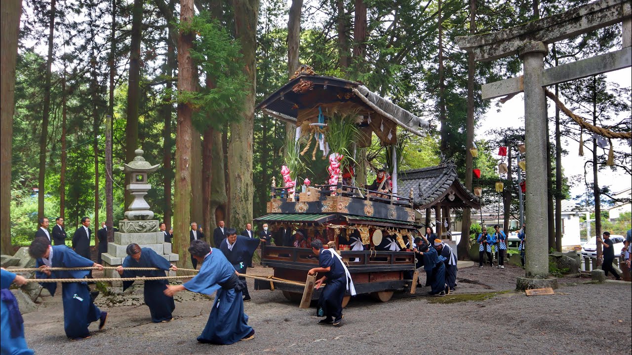 令和5年　長野県松本市　上波田　波多神社　例大祭　舞殿　曳き込み　宮入り