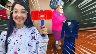 TROLLANDO A PROFESSORA CORTANDO O VESTIDO no Scary Teacher 