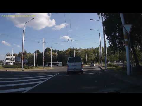 Автобус в Бобруйске не уступает дорогу