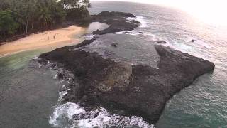 One of the best beaches I've ever seen - Praia Piscina screenshot 2