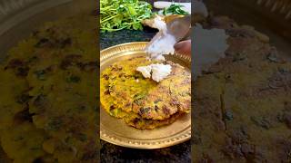 Makki ke methi wale parathe #makkikiroti #sarsokasaag #recipe