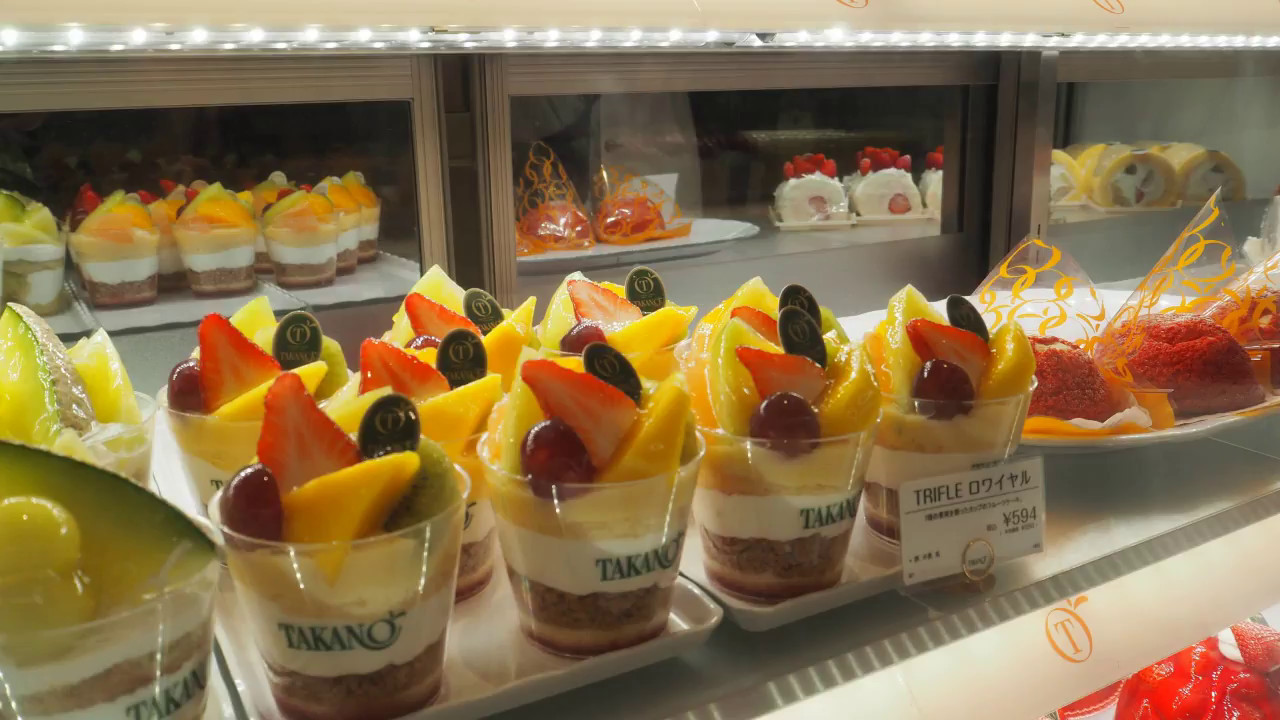 新宿でフルーツケーキと言えばタカノ 季節のフルーツが新鮮 新宿高野newoman 苺のロールケーキ フルーツケーキ等美味しい 東京 新宿 Youtube