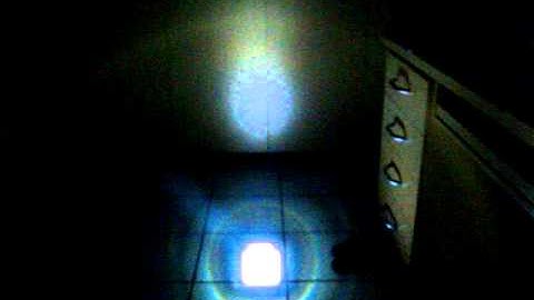 DX Torch Light C78 Flood-to-Throw Zooming Cree Q3-WC 130-Lumen