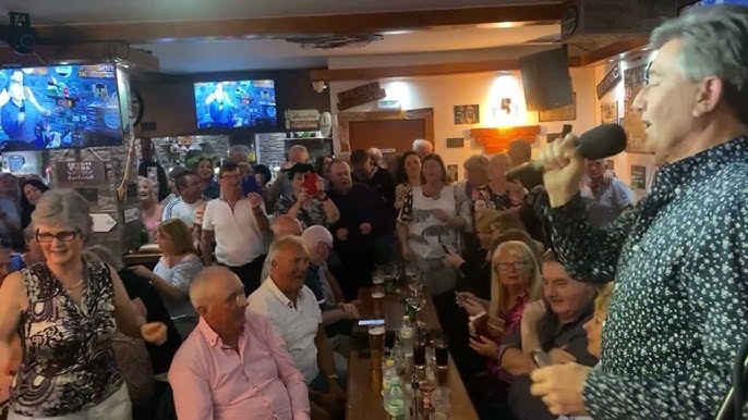 Daniel O'Donnell - Down At The Lah De Dah (Dunlewey Charity Day '22) - YouTube