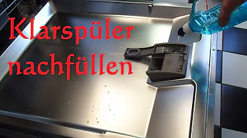 Wie bekomme ich den Klarspüler aus der Spülmaschine?