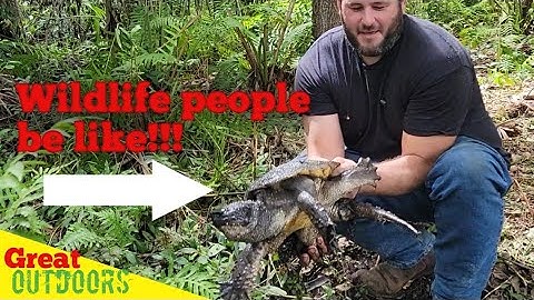 Catching a Giant Snapping Turtle - Adventure Along the River!"