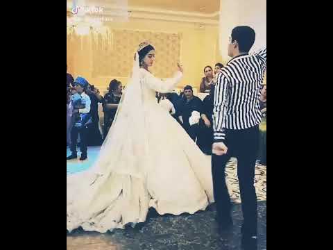 женская лезгинка на свадьбе. цыганская лезгинка. цыганская свадьба невеста круто танцует. цыганочка с выходом. цыганская лезгинка.