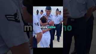 A pequena correu para abraçar o irmão soldado e emocionou a todos ❤️ #shorts