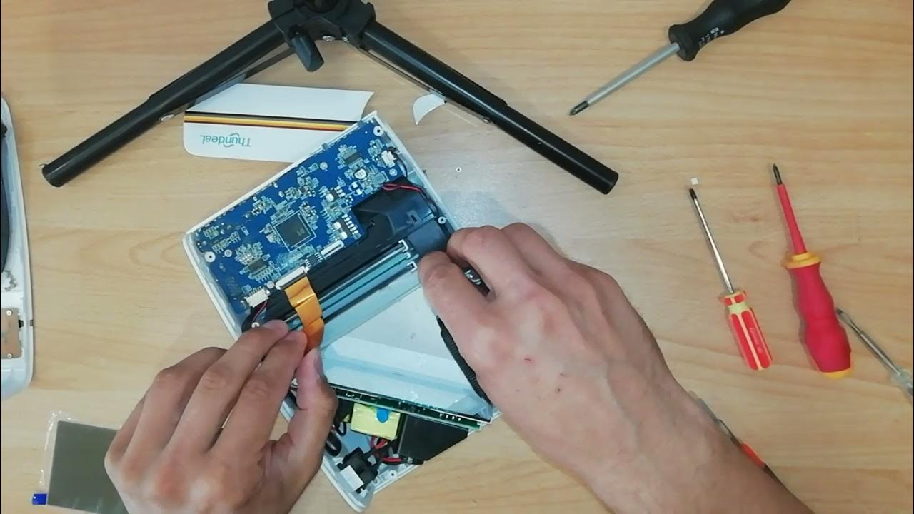 Замена поляризационного стекла в проекторе. Replacing the polarizing ...